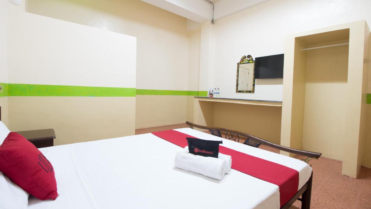 Reddoorz At Praferosa Resort Hotel Calamba Exterior photo
